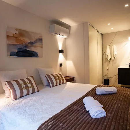 Appartement Superbe T2-t3 Rénové, Bord De Mer, Piscine, Parking Privé *