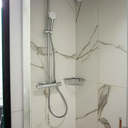 Appartement Superbe T2-t3 Rénové, Bord De Mer, Piscine, Parking Privé