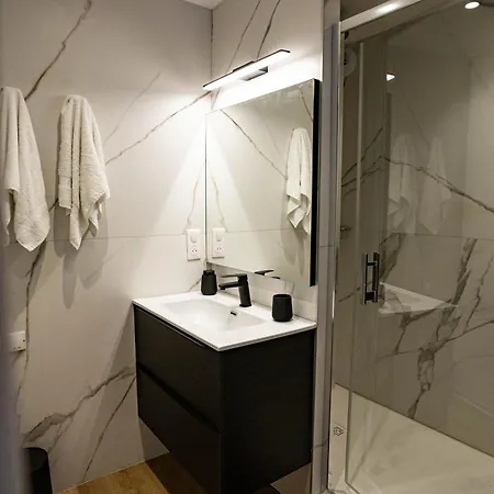 Superbe T2-t3 Rénové, Bord De Mer, Piscine, Parking Privé Appartement *