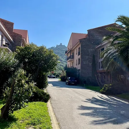 Superbe T2-t3 Rénové, Bord De Mer, Piscine, Parking Privé * Collioure