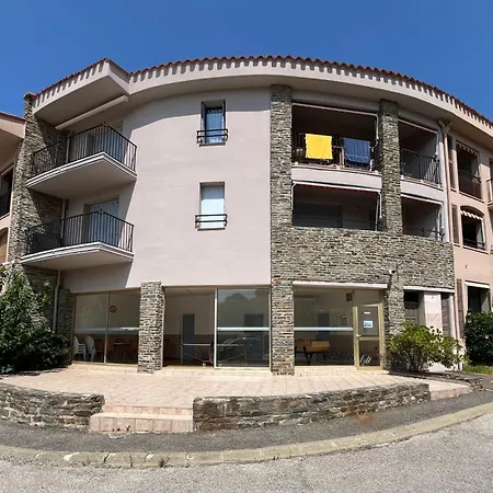 Appartement Superbe T2-t3 Rénové, Bord De Mer, Piscine, Parking Privé